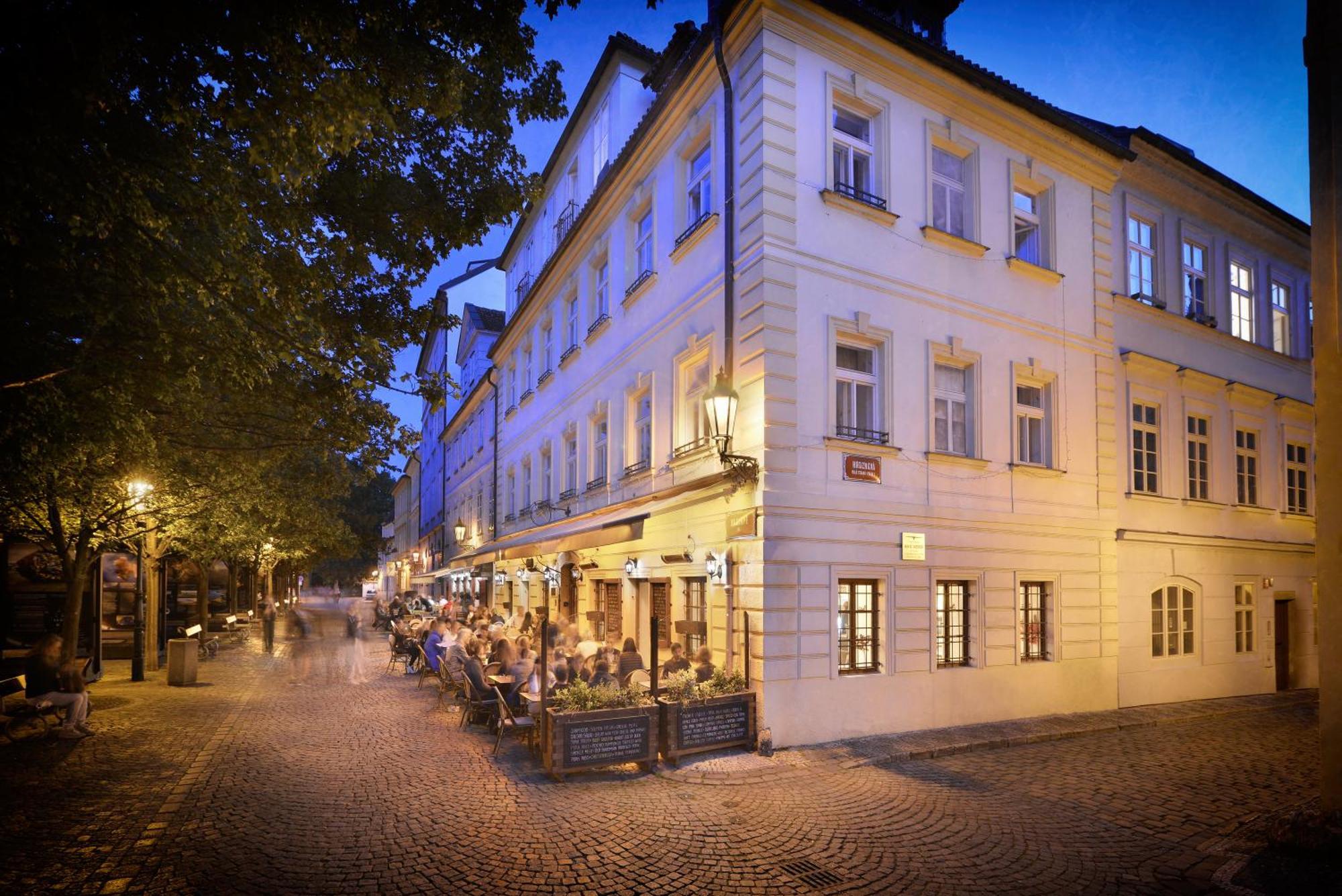 Hotel At The Golden Scissors Praga Exterior foto